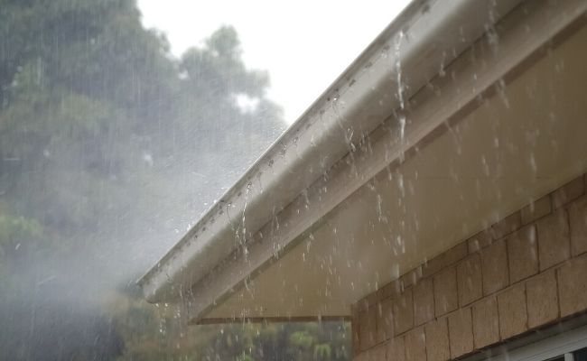 When Should Surrey Residents Install a New Gutter System?
