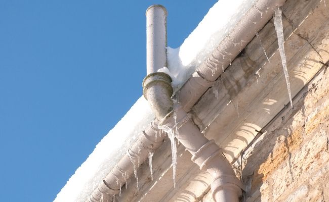 prevent gutter from freezing